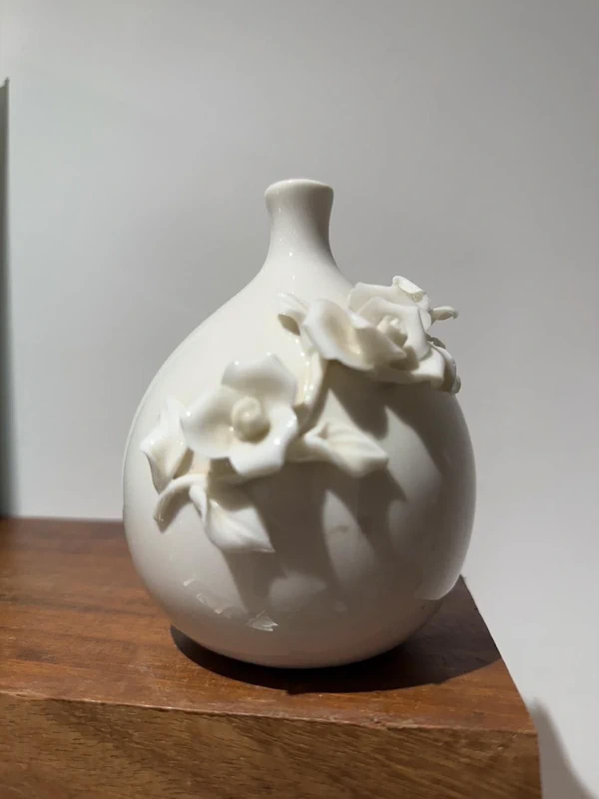 Vintage white vase floral 3d decor country home