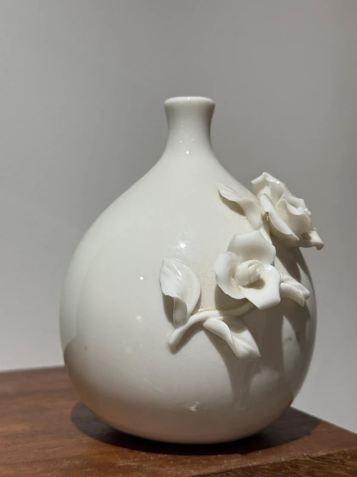 Vintage white vase floral 3d decor country home