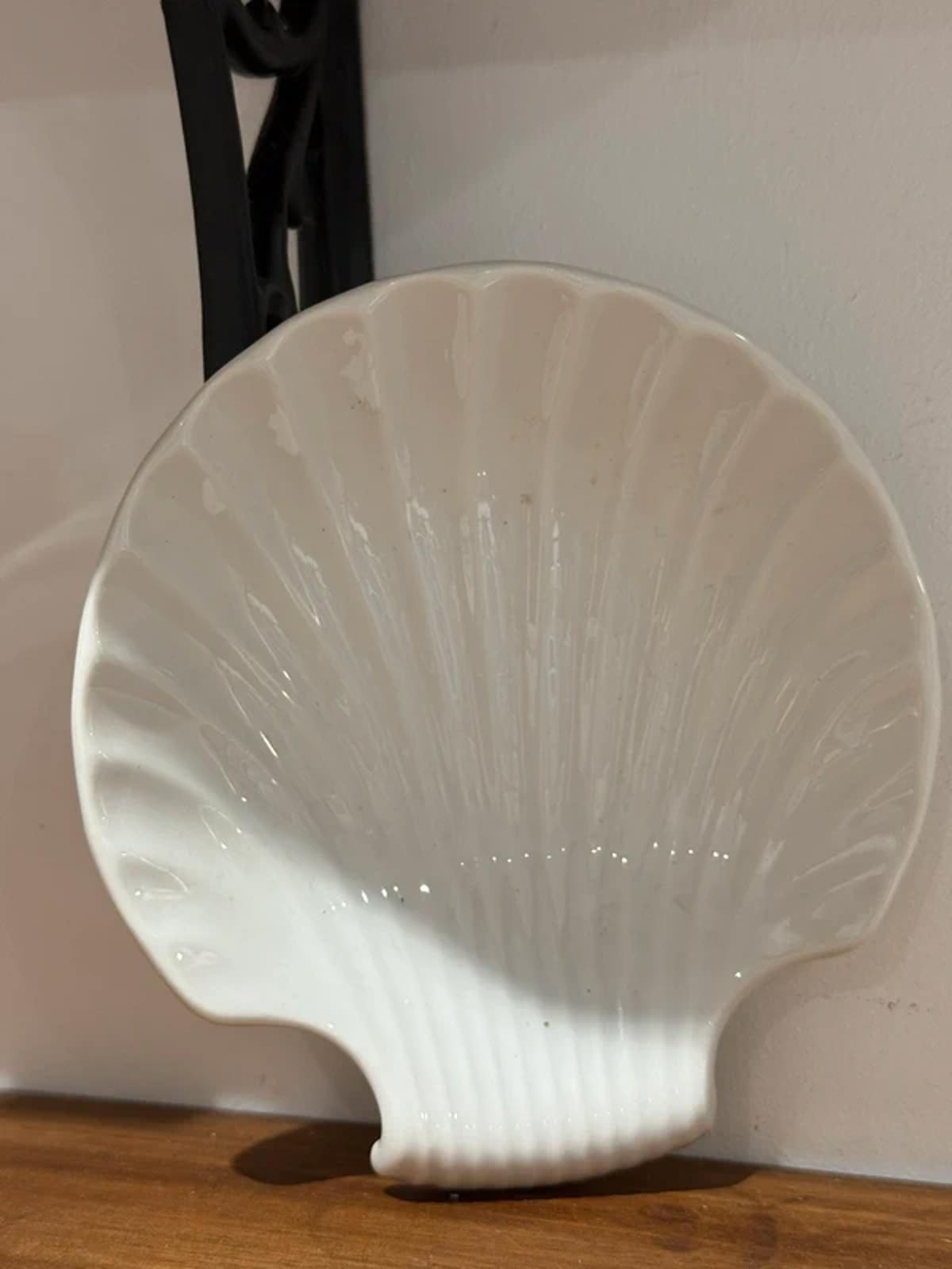 Vintage white sea shell kitchen bathrom decor soup dish spoon rest tray