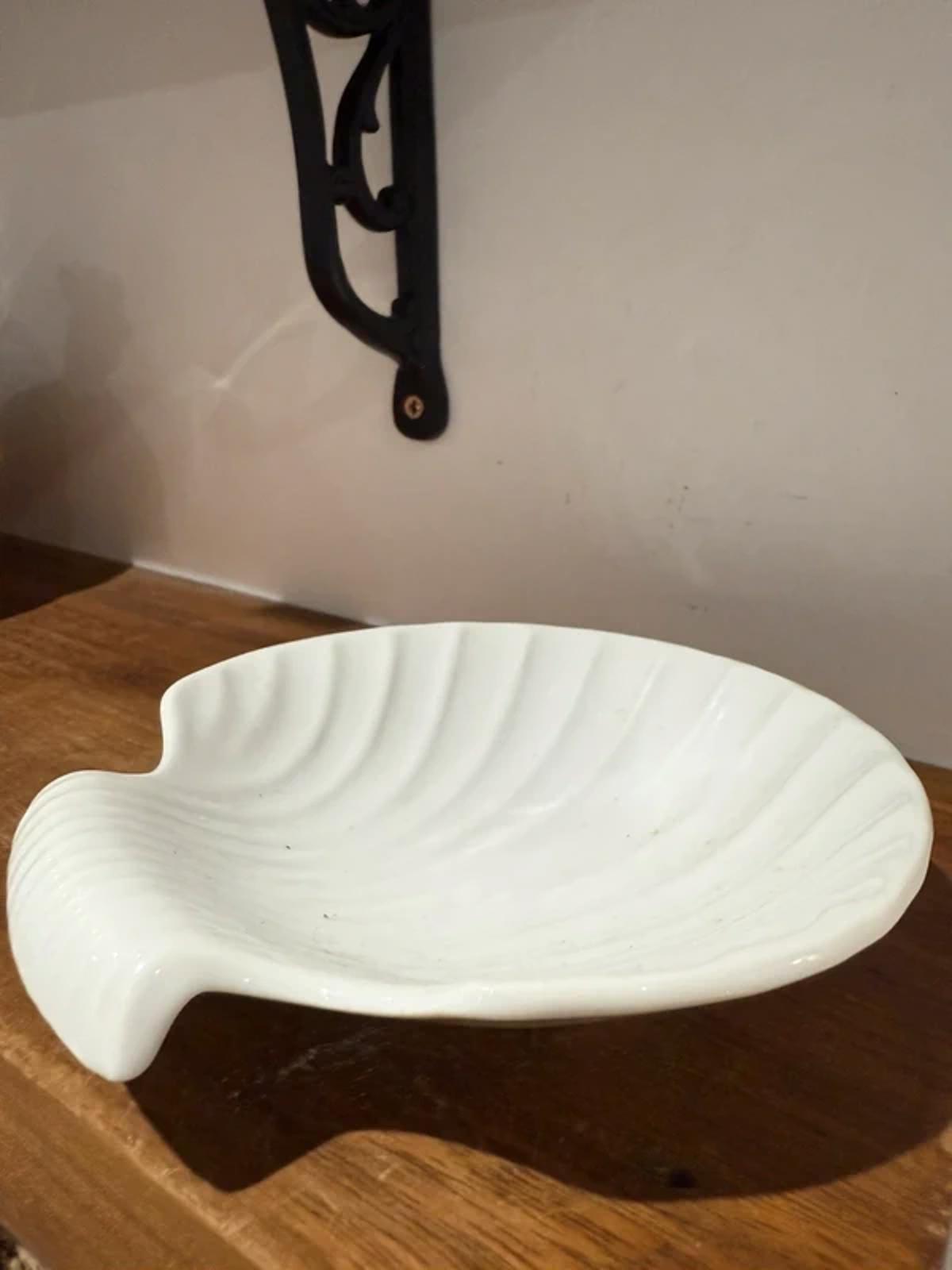 Vintage white sea shell kitchen bathrom decor soup dish spoon rest tray