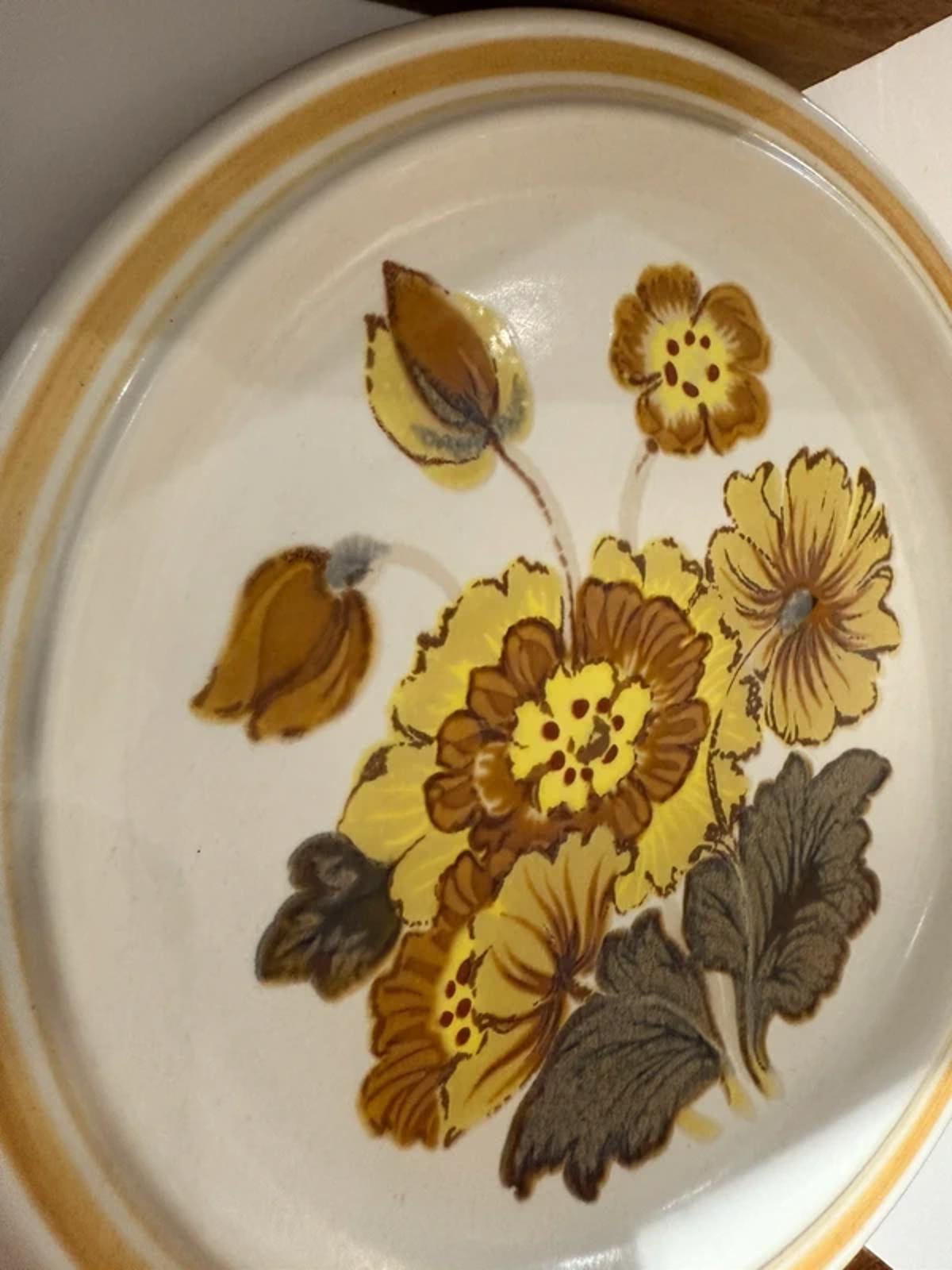 Large  set of 4 vintage floral yellow retro plate decor kitchen home