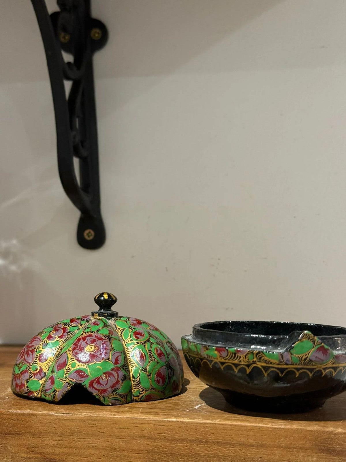 Hand Painted Vintage Floral Lidded Trinket Box – Decorative Storage Pot