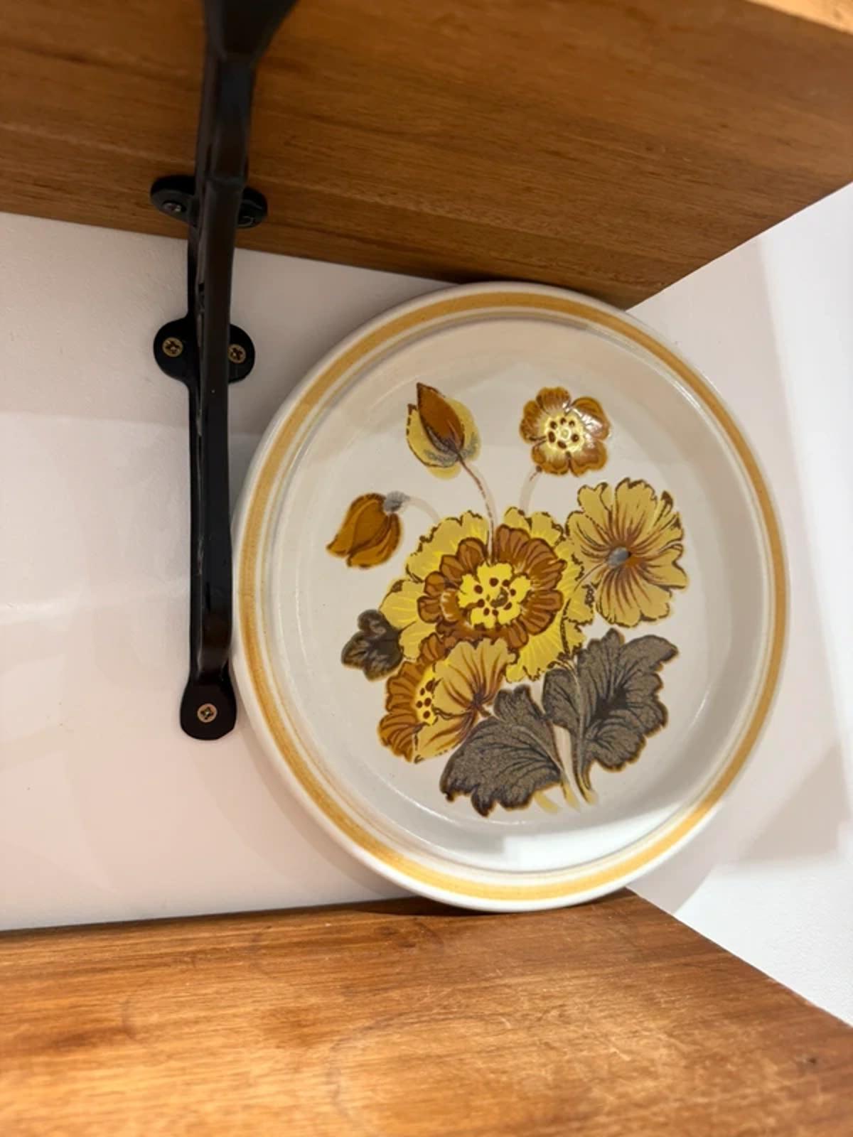 Large  set of 4 vintage floral yellow retro plate decor kitchen home