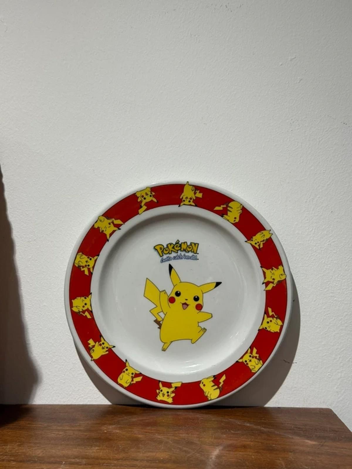 Vintage plate kids Pokémon Pikachu, Wade, England plate Nintendo red yellow very good condition