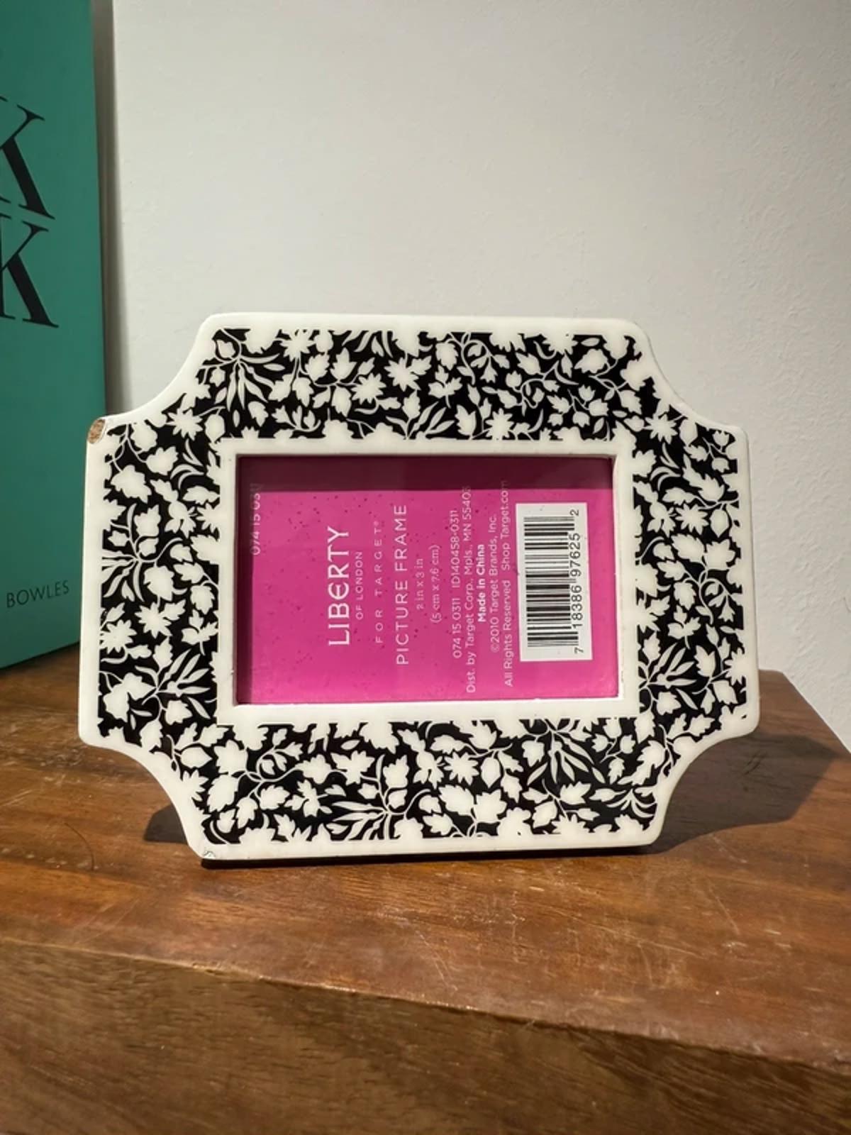 Liberty new floral black white photo frame home decor
