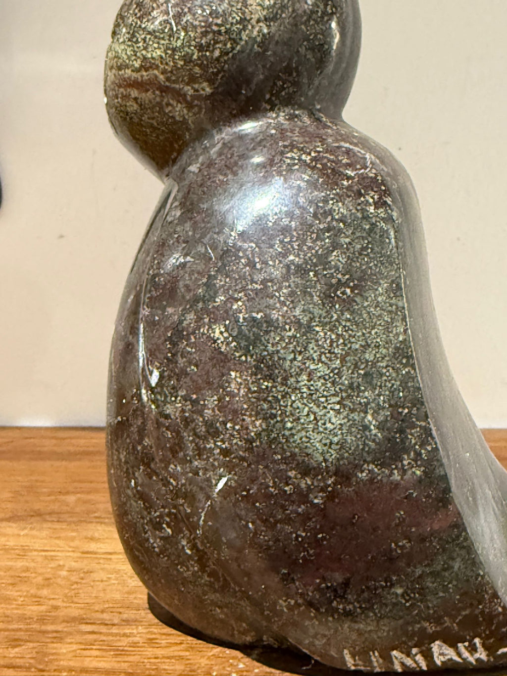 Hand-Carved Polished Stone Bird Ornament – Natural Decorative Sculpture