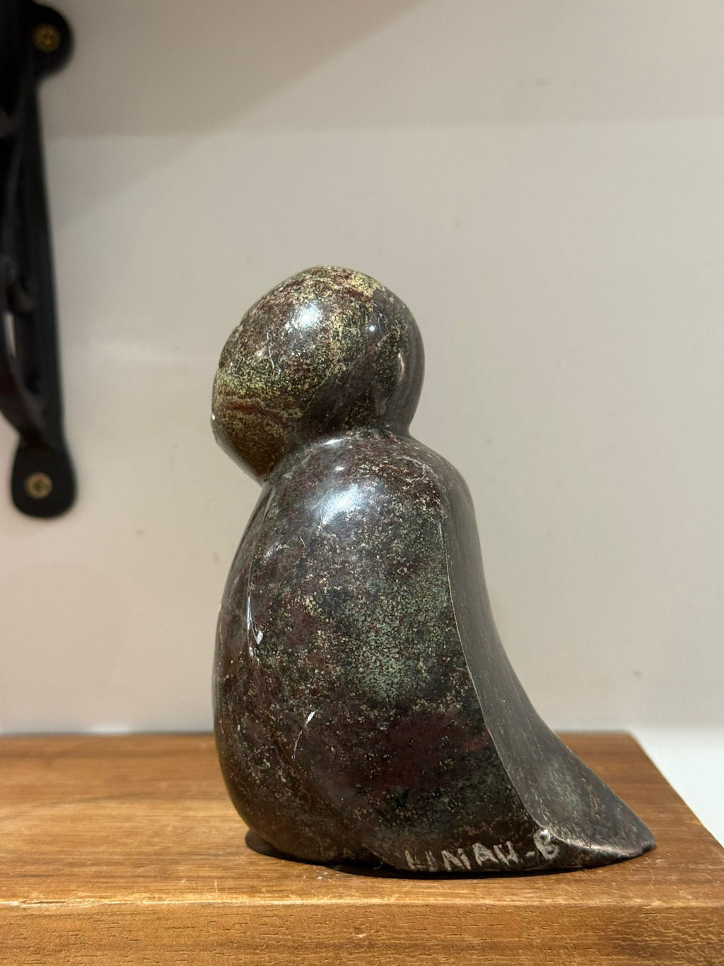 Hand-Carved Polished Stone Bird Ornament – Natural Decorative Sculpture