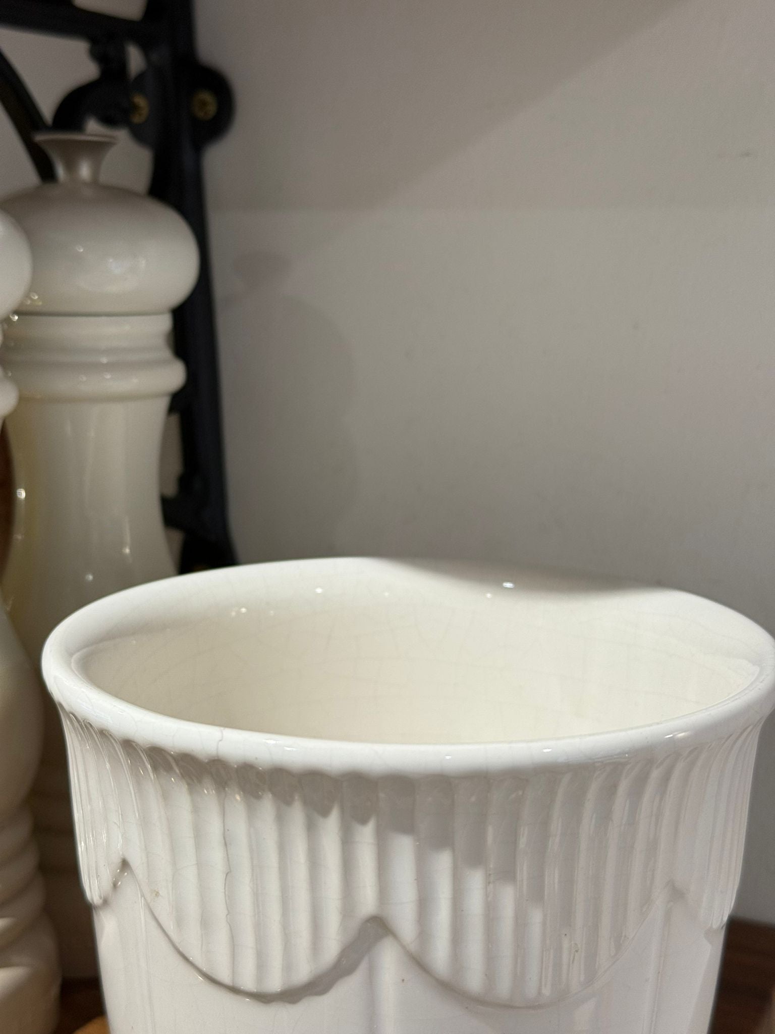Vintage White Glazed Ceramic Plant Pot with Fluted Detail and Decorative Drip Finish