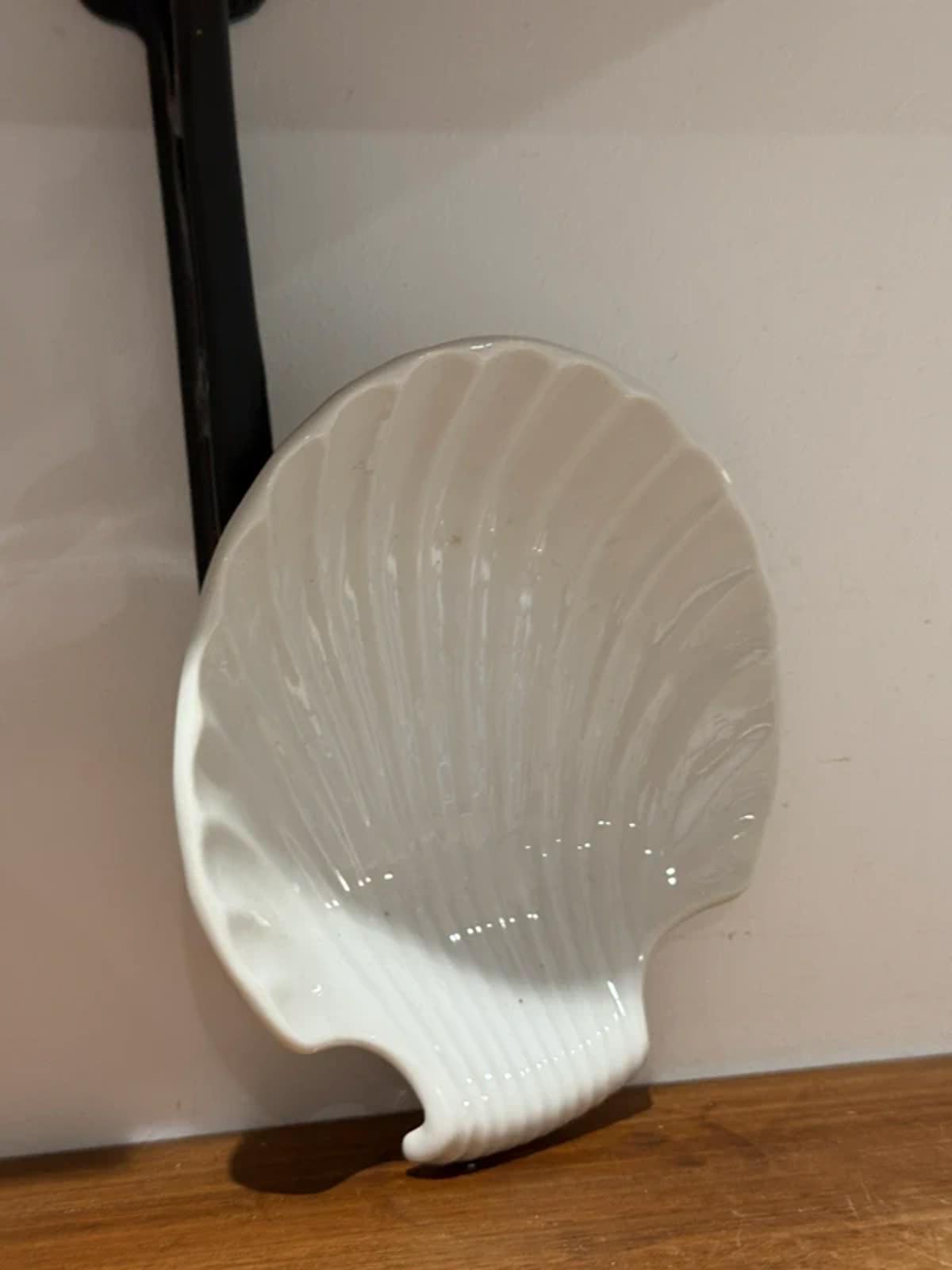 Vintage white sea shell kitchen bathrom decor soup dish spoon rest tray