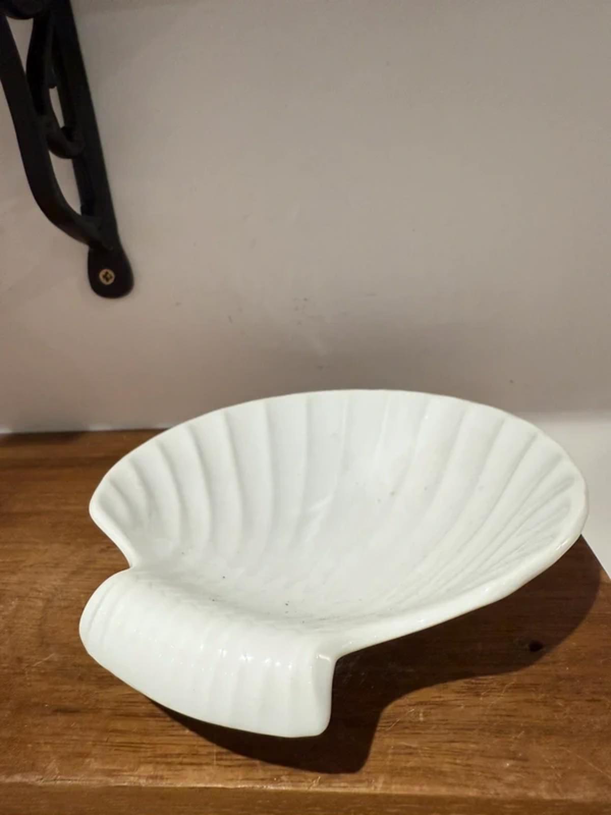 Vintage white sea shell kitchen bathrom decor soup dish spoon rest tray