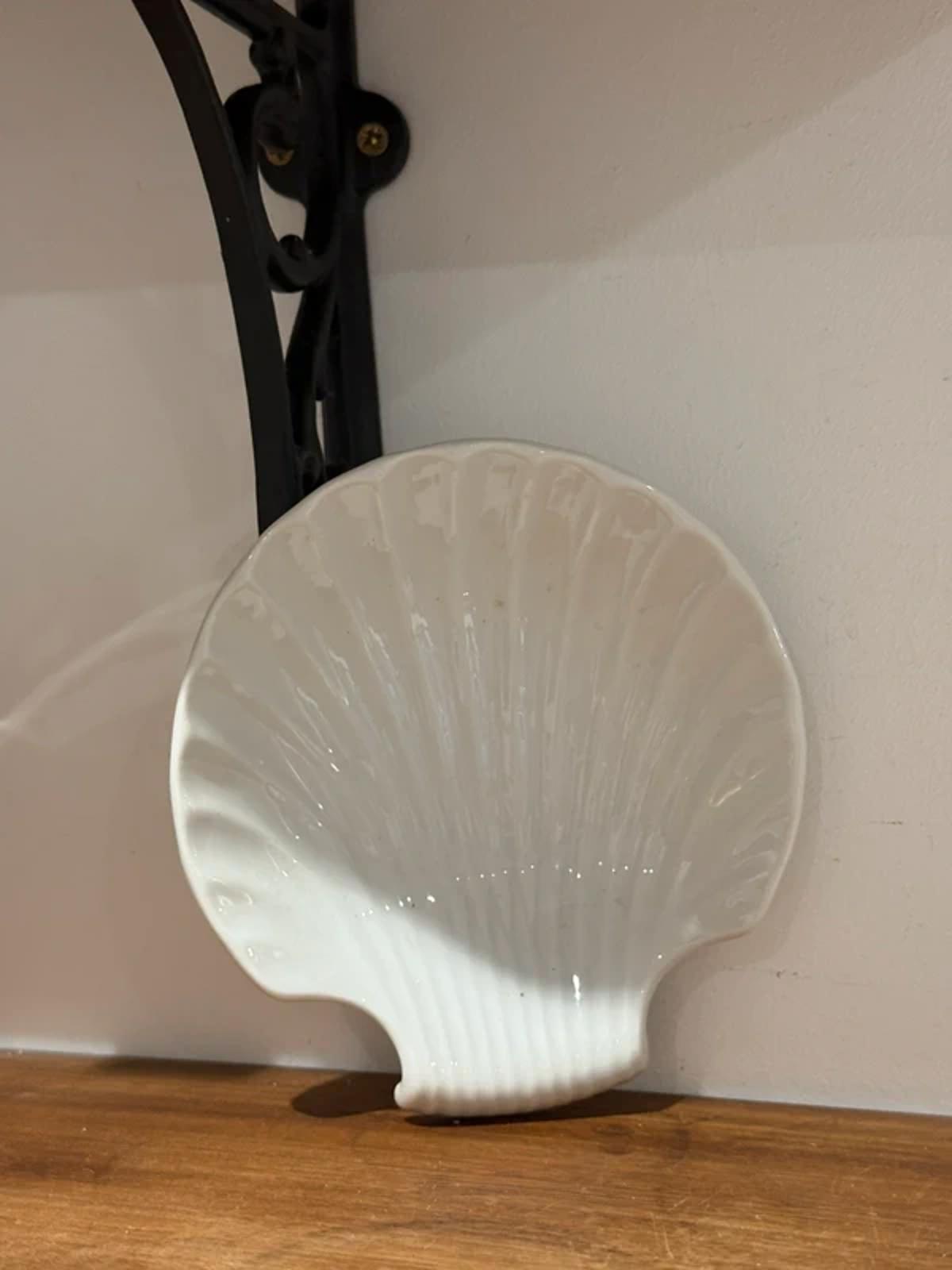 Vintage white sea shell kitchen bathrom decor soup dish spoon rest tray