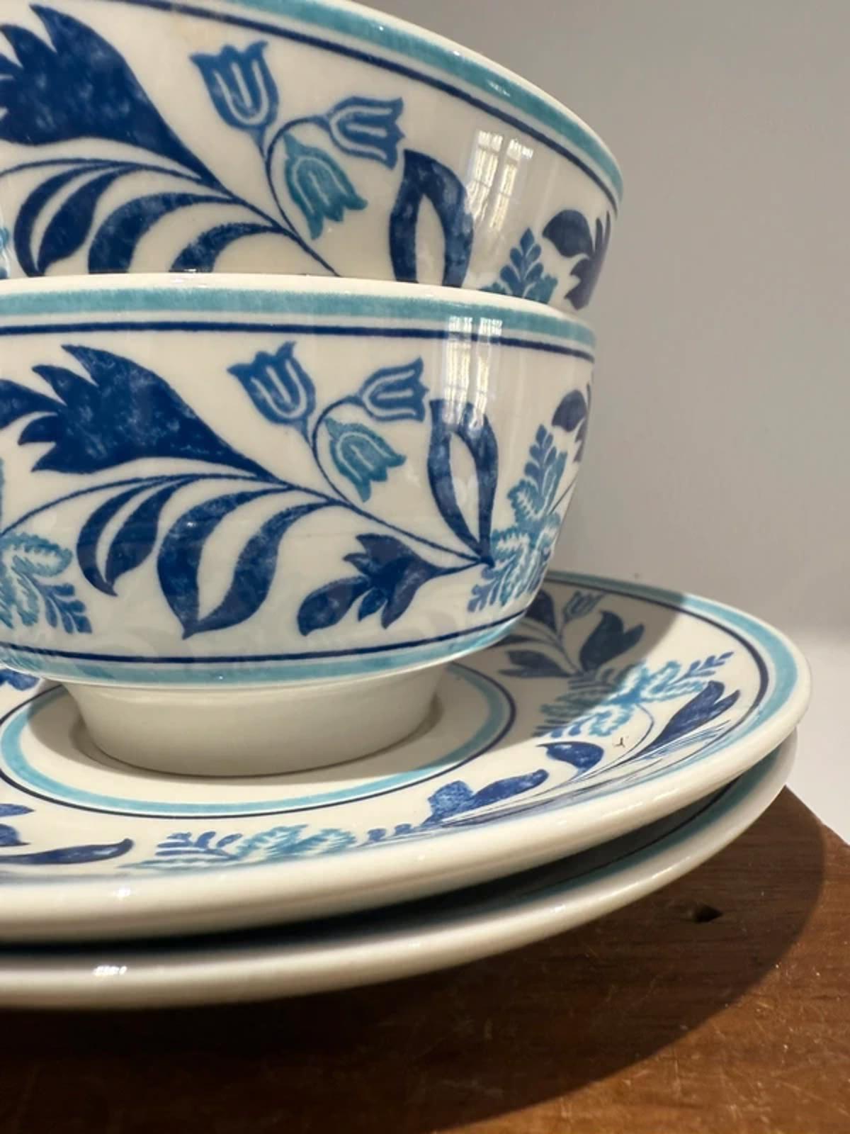 Vintage set of 2 johnson brothers blue white floral karge mug tea cup and saucers kitchen decor